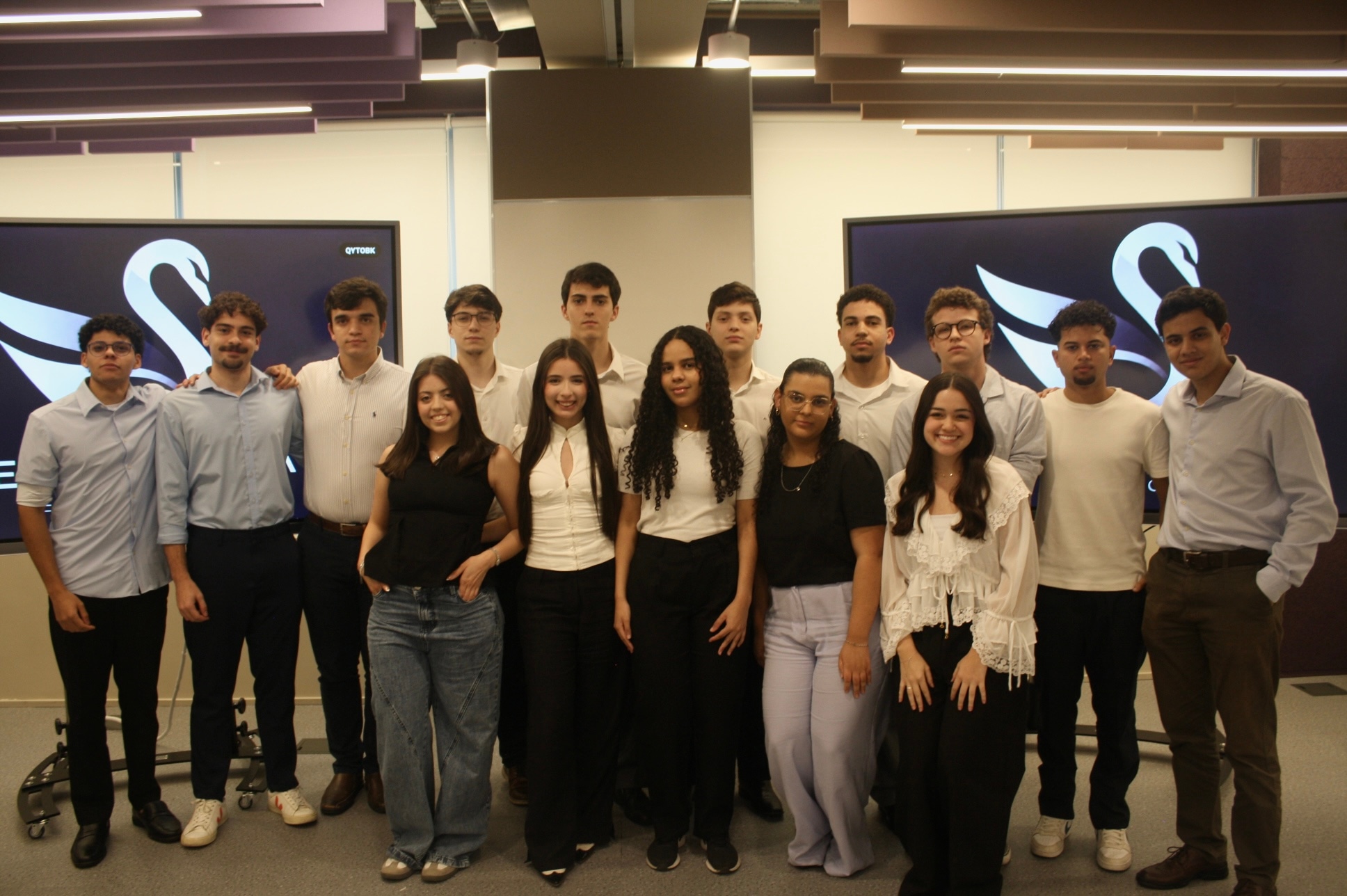 Integrantes da Belavista Finance reunidos na faculdade